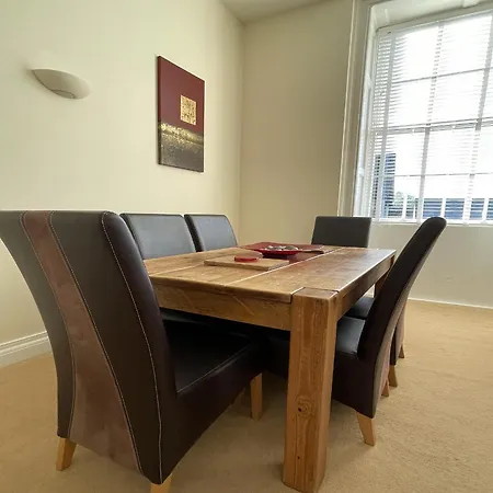 Apartment Manor Court