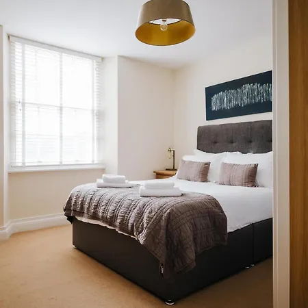 Apartment Manor Court